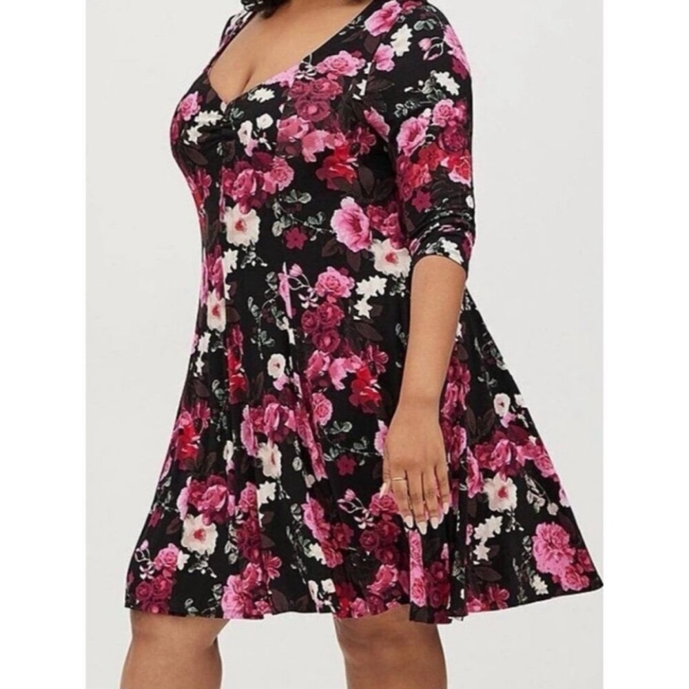 NEW Torrid Black Pink Floral V Neck 3/4 Supersoft Women’s Skater Dress Sz 1X